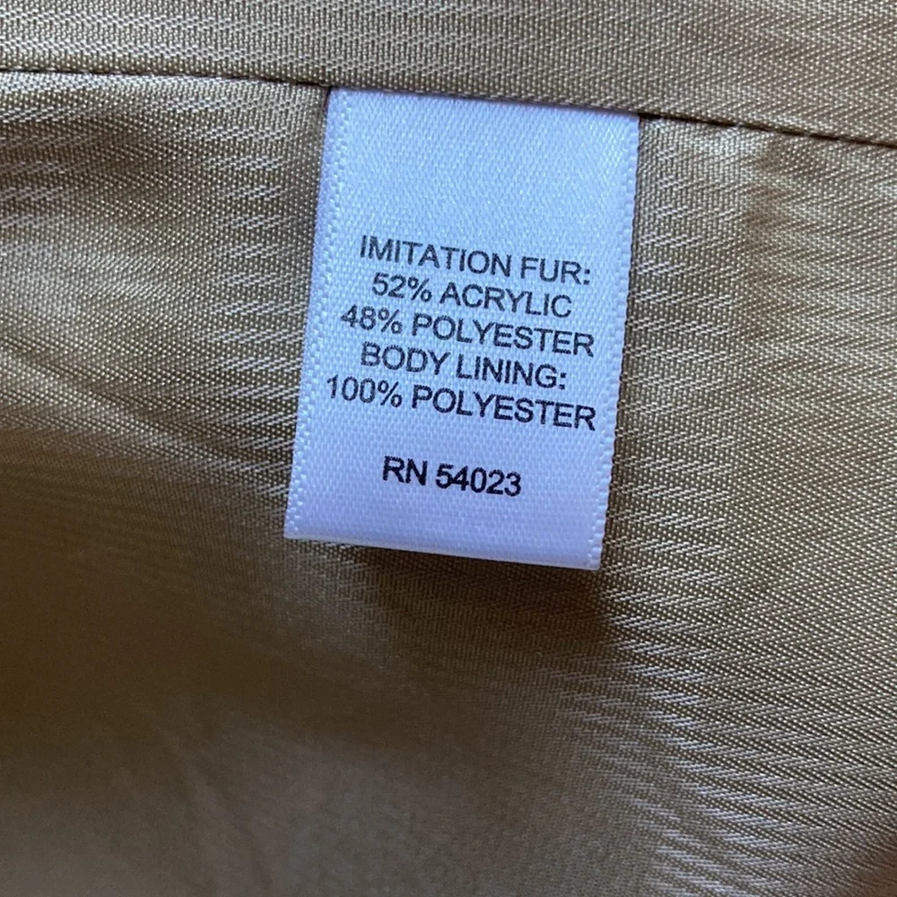 Banana Republic like new leopard print imitation fur vest. 100% polyester - Picture 7 of 7